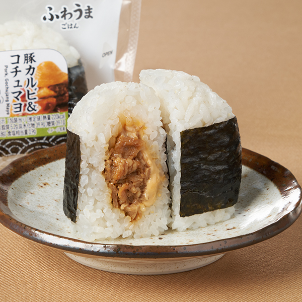 直巻 豚カルビ&コチュマヨ おにぎり 204円（税込220円） ファミリーマート FamilyMart