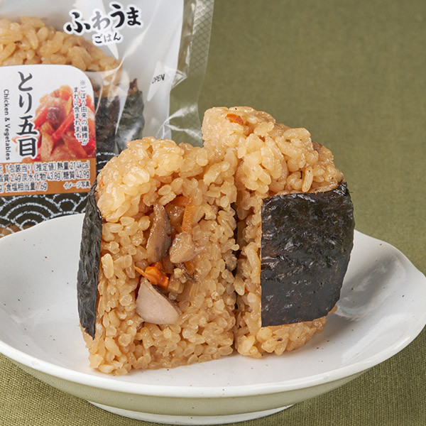 直巻 とり五目 おにぎり 184円（税込198円） ファミリーマート FamilyMart