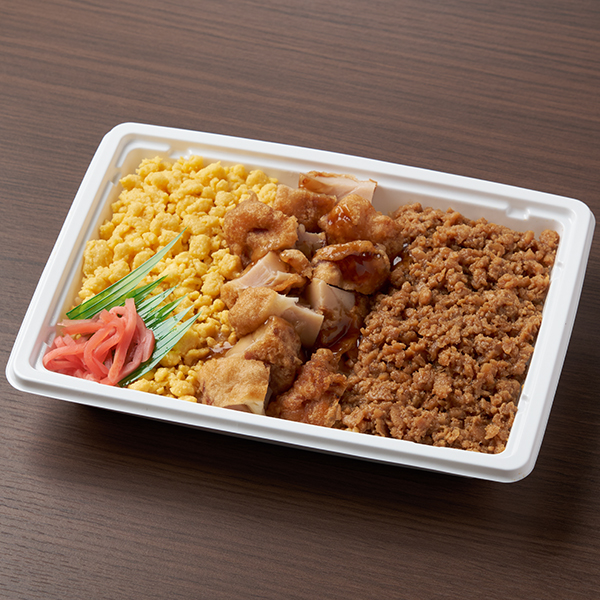 【四国】から揚げとそぼろ弁当 お弁当 462円（税込498円） ファミリーマート FamilyMart