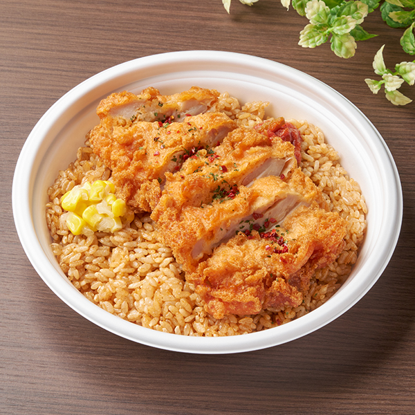 スパイシーな味わい！辛旨チキン&ジャンバラヤ お弁当 598円（税込645円） ファミリーマート FamilyMart