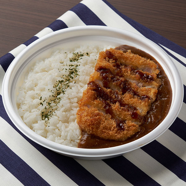 スパイス香る！ロースかつカレー お弁当 598円（税込645円） ファミリーマート FamilyMart