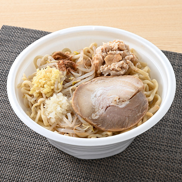 頑者監修 背脂マシマシ魚介豚骨まぜそば 麺類 647円（税込698円） ファミリーマート FamilyMart