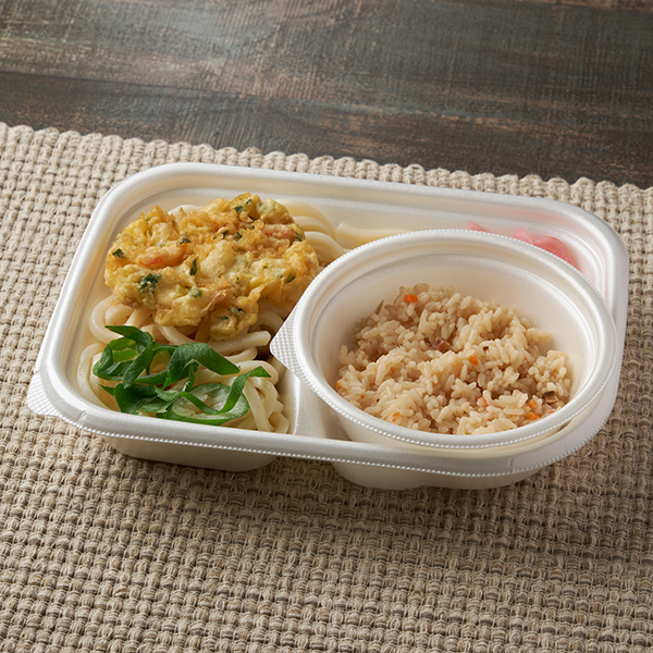 【関西】温かいぶっかけうどんとかやくごはんセット 麺類 554円（税込598円） ファミリーマート FamilyMart