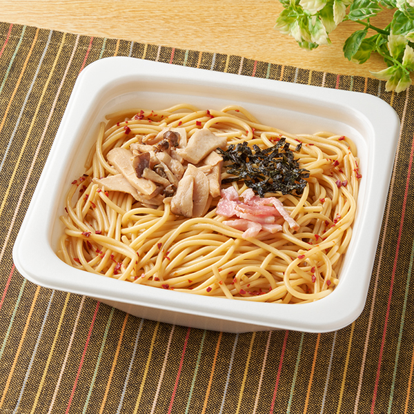 きのことベーコンの醤油パスタ 麺類 369円（税込398円） ファミリーマート FamilyMart