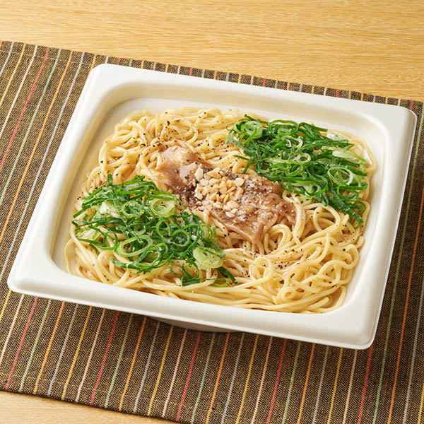 大盛 豚肉とねぎの塩焼そば 麺類 554円（税込598円） ファミリーマート FamilyMart