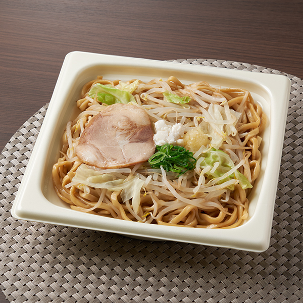 背脂にんにく豚骨焼ラーメン 麺類 554円（税込598円） ファミリーマート FamilyMart