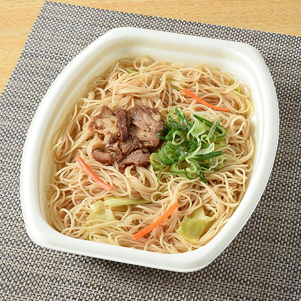 ごま油が香るチャーシュー焼ビーフン 麺類 369円（税込398円） ファミリーマート FamilyMart