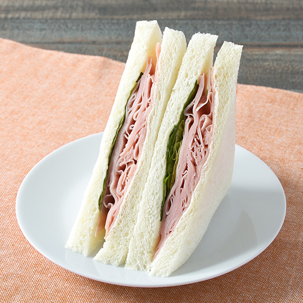 たっぷりハムサンド サンドイッチ 323円（税込348円） ファミリーマート FamilyMart