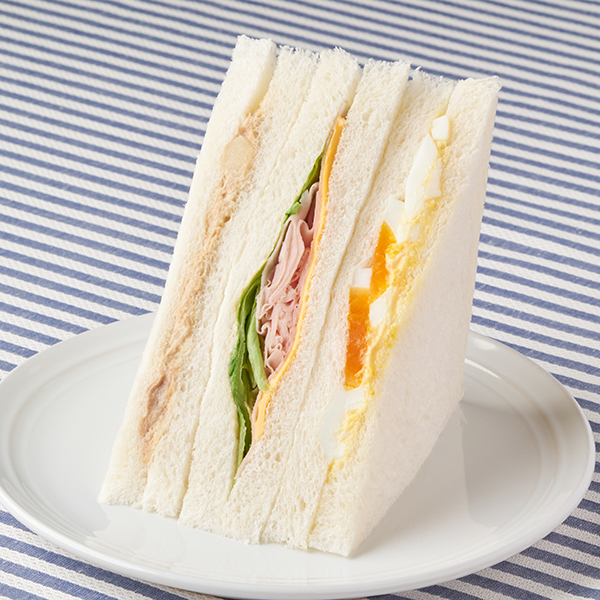 3種のミックスサンド サンドイッチ 298円（税込321円） ファミリーマート FamilyMart