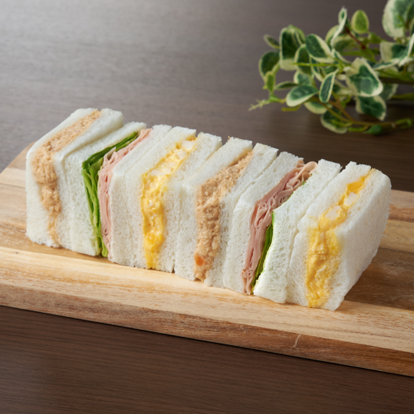 ハムたまごツナサンドBOX サンドイッチ 369円（税込398円） ファミリーマート FamilyMart
