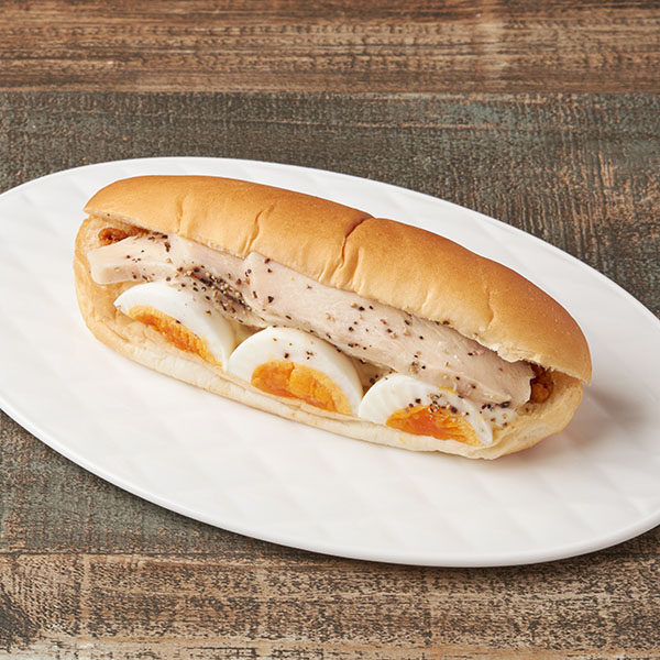 たんぱく質が摂れる！サラダチキンロール サンドイッチ 399円（税込430円） ファミリーマート FamilyMart