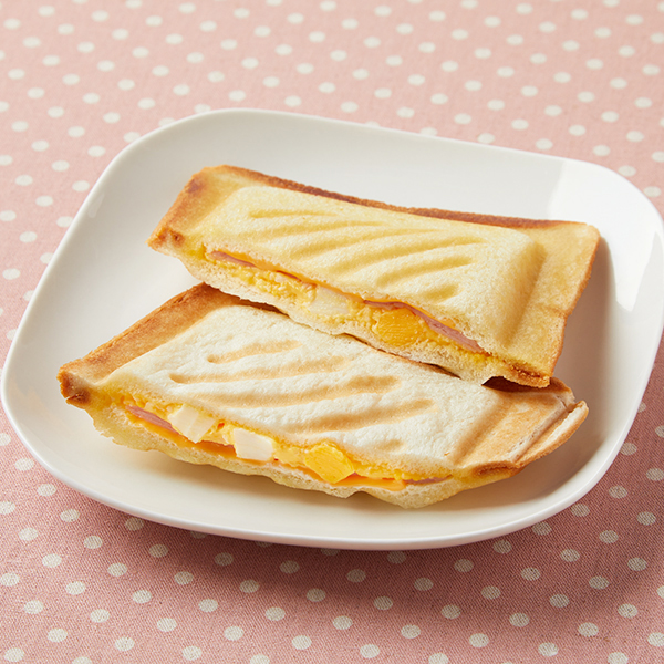 【四国】ホットサンド 2個入ハムチーズたまご サンドイッチ 297円（税込320円） ファミリーマート FamilyMart