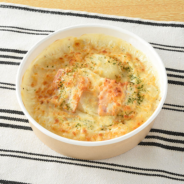 北海道産じゃがいも使用ジャーマンポテトグラタン 惣菜 462円（税込498円） ファミリーマート FamilyMart