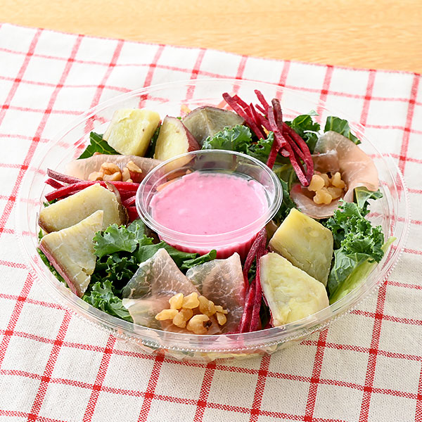 【東京都の一部・神奈川県の一部】さつまいもと生ハムのビーツサラダ サラダ 554円（税込598円） ファミリーマート FamilyMart