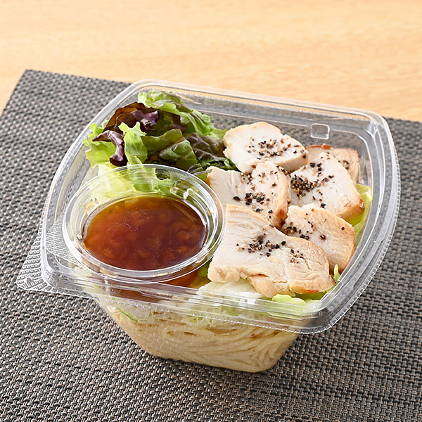 たんぱく質が摂れる！ローストチキンのパスタサラダ サラダ 369円（税込398円） ファミリーマート FamilyMart