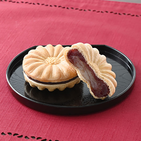 もち入り小豆最中 菓子 128円（税込138円） ファミリーマート FamilyMart