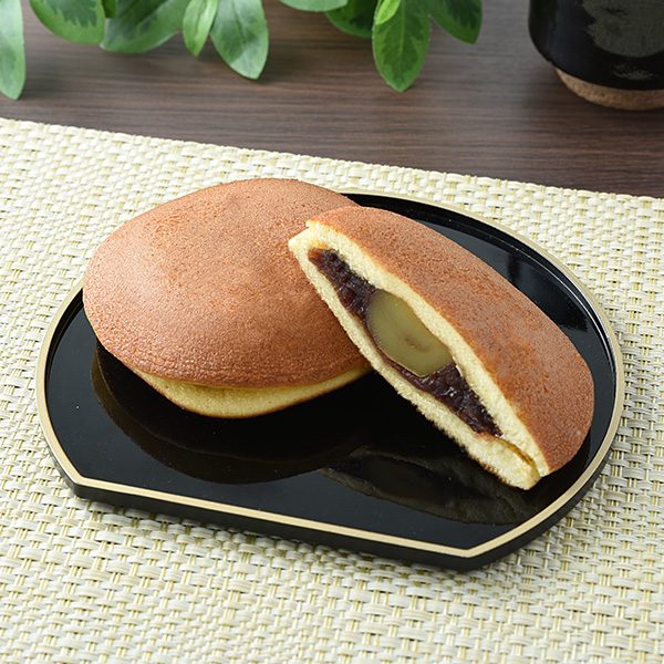 まるっと一粒栗どら焼き 菓子 202円（税込218円） ファミリーマート FamilyMart