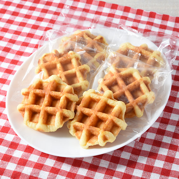 特選牛乳を使ったミルクワッフル 6個入 菓子 328円（税込354円） ファミリーマート FamilyMart