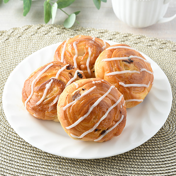 レーズンカスタードパン4個入 パン 172円（税込185円） ファミリーマート FamilyMart