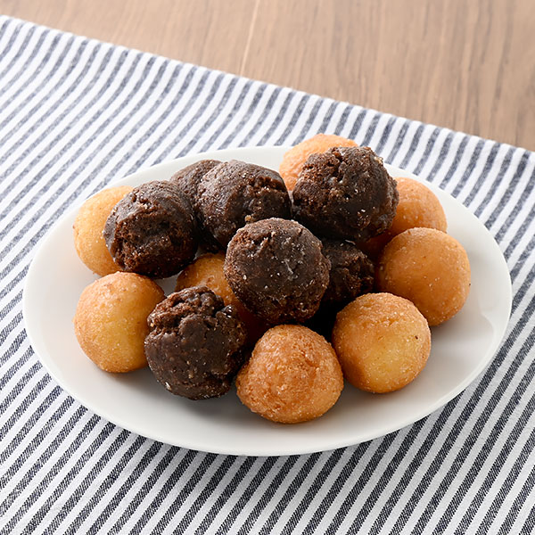 2色のボールドーナツ(プレーンとチョコ)16個入