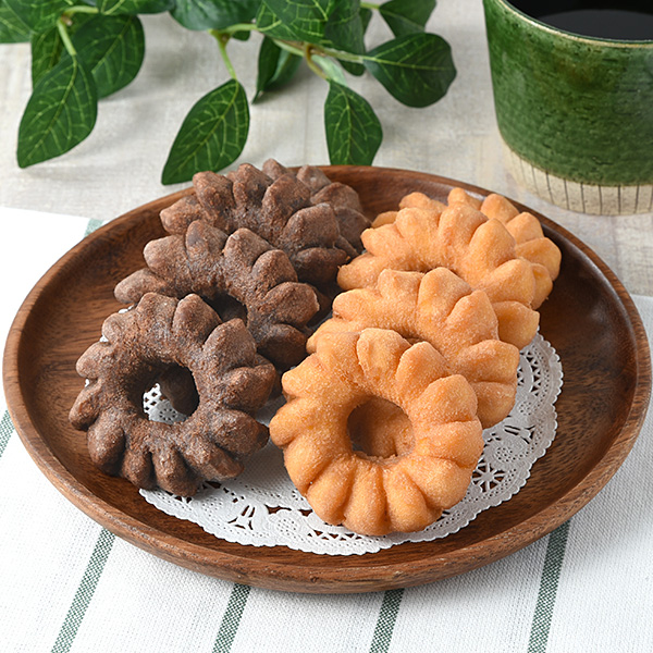 クルーラーリングドーナツ8個入 パン 184円（税込198円） ファミリーマート FamilyMart