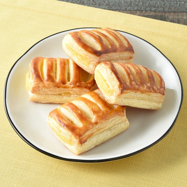 スイートポテトパイ4個入 パン 176円（税込190円） ファミリーマート FamilyMart