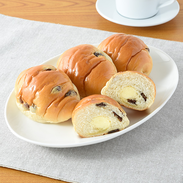 マーガリン入りレーズンロール4個入 パン 153円（税込165円） ファミリーマート FamilyMart