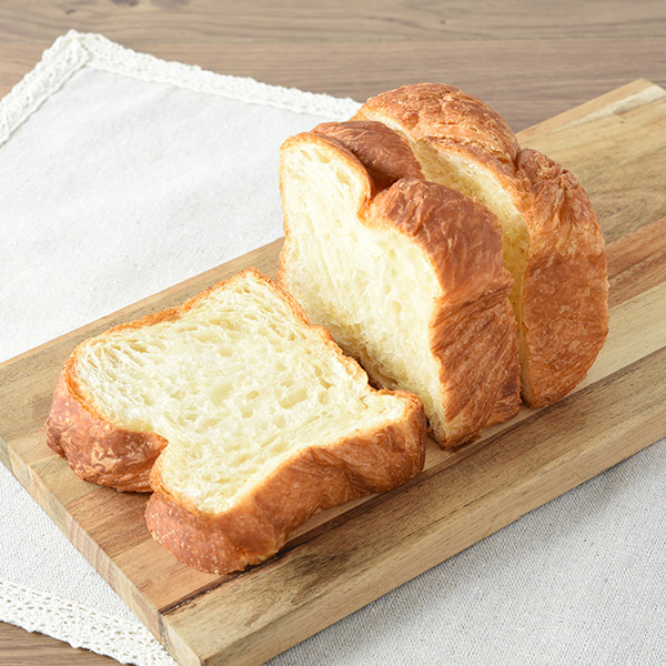 デニッシュブレッド3枚（バターと生クリーム入り） パン 156円（税込168円） ファミリーマート FamilyMart