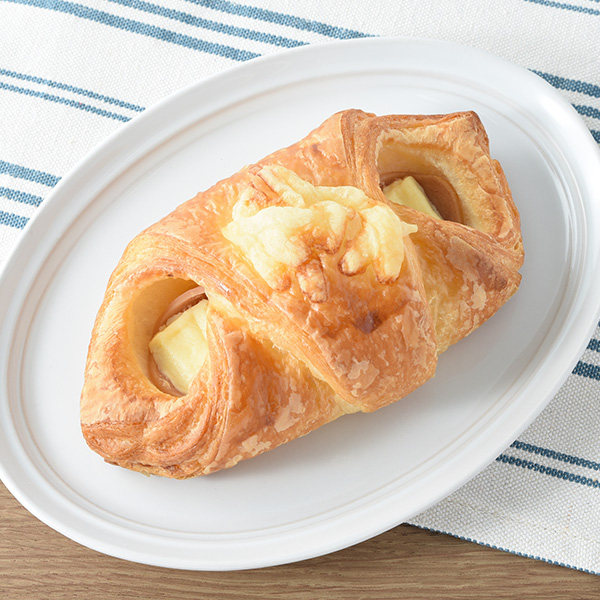 ハムチーズクロワッサン パン 135円（税込145円） ファミリーマート FamilyMart