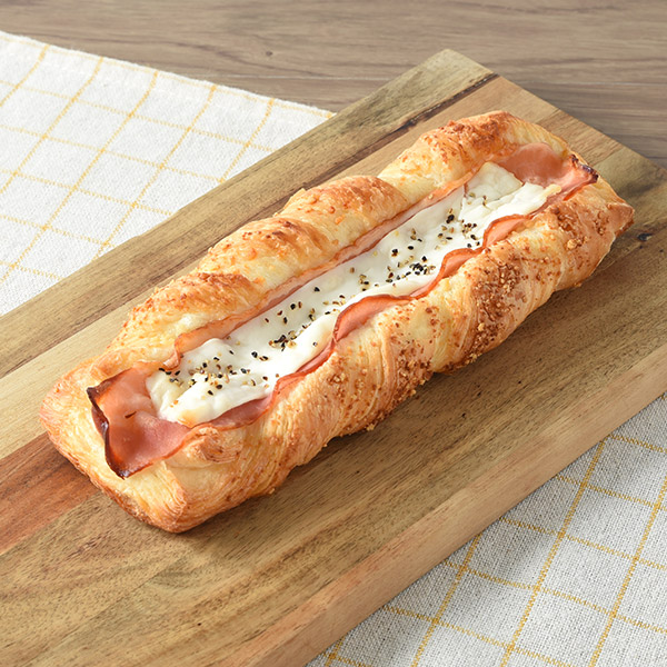 ベーコン&チーズデニッシュ（ブラックペッパー） パン 158円（税込170円） ファミリーマート FamilyMart