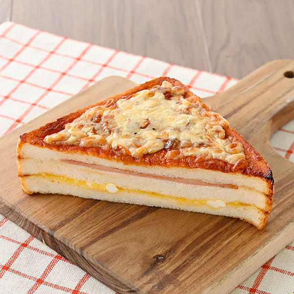 どかっと満足パン（ハムたまごピザ） パン 230円（税込248円） ファミリーマート FamilyMart