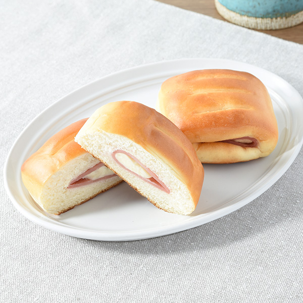 ハムチーズマヨネーズ2個入 パン 135円（税込145円） ファミリーマート FamilyMart