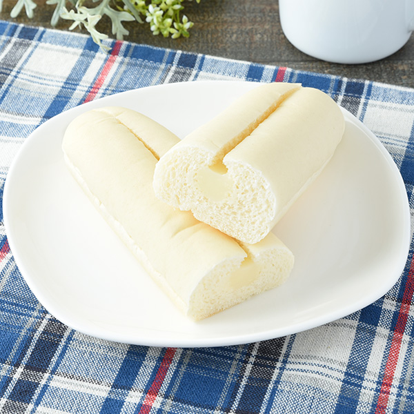 【関西、中国・四国】白いスティックパンミルククリーム パン 112円（税込120円） ファミリーマート FamilyMart