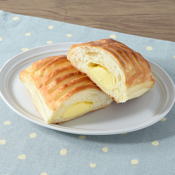 たっぷりクリームデニッシュ（北海道産牛乳入りクリーム使用） パン 119円（税込128円） ファミリーマート FamilyMart