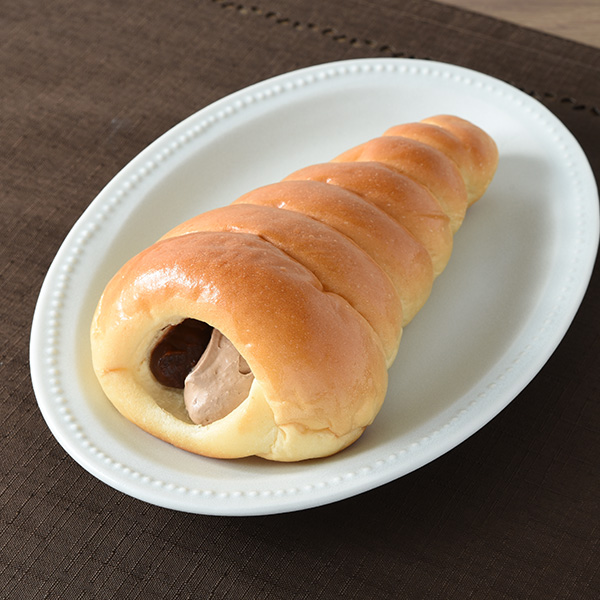 ダブル生チョコクリームコロネ パン 135円（税込145円） ファミリーマート FamilyMart