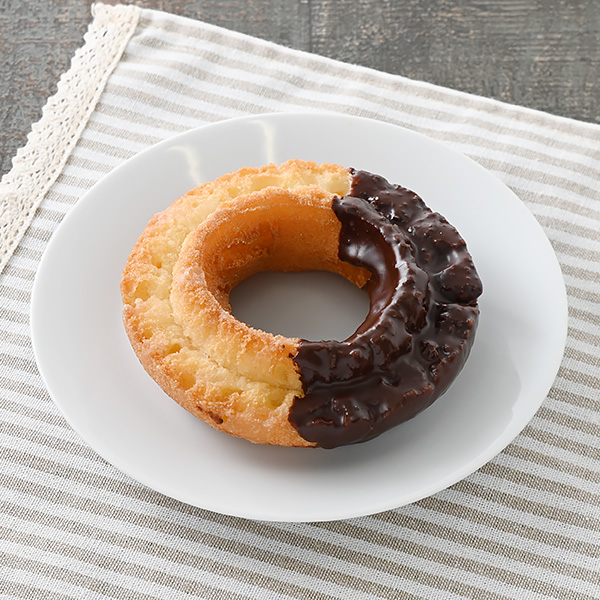 オールドファッションドーナツ（チョコ） パン 125円（税込135円） ファミリーマート FamilyMart