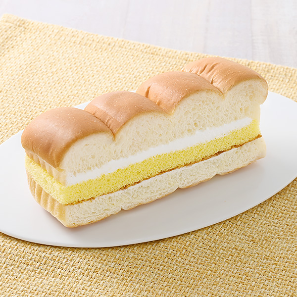 【東海・北陸】ふんわりカステラサンド（Wミルク） パン 139円（税込150円） ファミリーマート FamilyMart