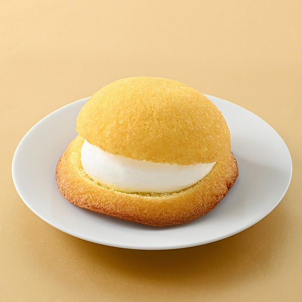 クリームたっぷりシフォンサンド スイーツ 172円（税込185円） ファミリーマート FamilyMart