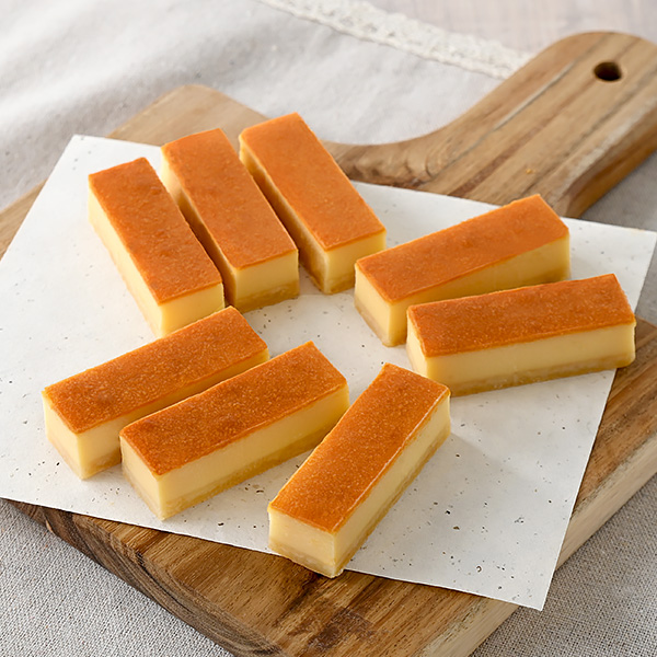 ミニベイクドチーズケーキ スイーツ 408円（税込440円） ファミリーマート FamilyMart