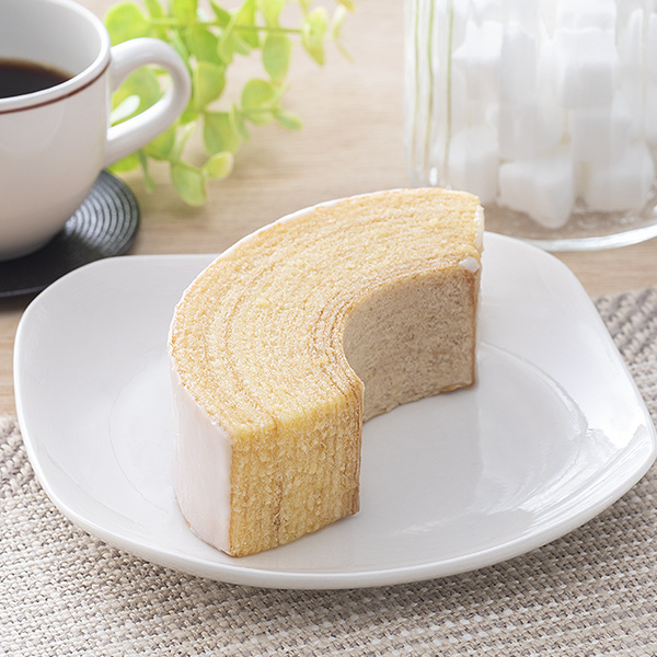 冷やして食べるしっとり食感のバウム スイーツ 167円（税込180円） ファミリーマート FamilyMart