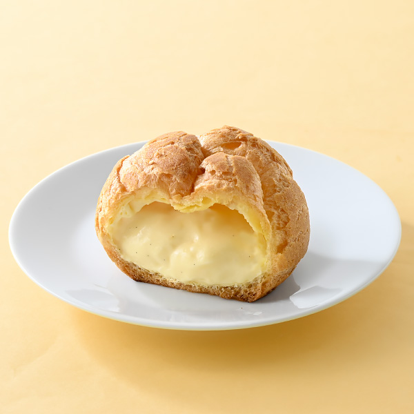 クリームたっぷり！濃厚カスタードシュー スイーツ 165円（税込178円） ファミリーマート FamilyMart