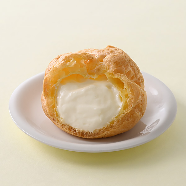 クリームたっぷり！ミルクカスタードシュー スイーツ 128円（税込138円） ファミリーマート FamilyMart