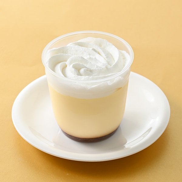 クリームと食べる！窯出しとろけるプリン スイーツ 212円（税込228円） ファミリーマート FamilyMart