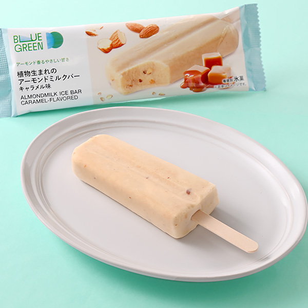 ［ブルーグリーン］クラシエ 植物生まれのアーモンドミルクバー アイス 171円（税込184円） ファミリーマート FamilyMart