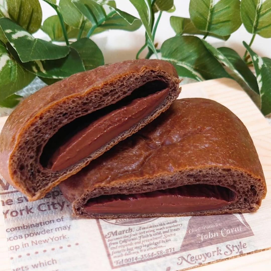 ファミマベーカリー部ファミマスイーツ部ファミリーマート新発売⁡7月4日発売ファミマベーカリーfamimabakery⁡冷やしてもおいしいなめらかチョコクリームパン⁡chocolateflavorykベーキングカンパニー⁡チョコクリームコンビニパンファミリーマートパンファミマパン菓子パンスイーツパンパンクリームパンチョコクリームパンチョコ好きコンビニおすすめパンおすすめパンコンビニスイーツマニアコンビニスイーツ好きな人と繋がりたいすいーつぐらむsweetsgram食べすたぐらむたべすたぐらむ⁡⁡