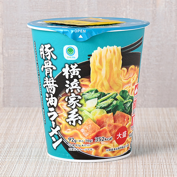 横浜家系 豚骨醤油ラーメン 198円（税込213円） ファミリーマート FamilyMart
