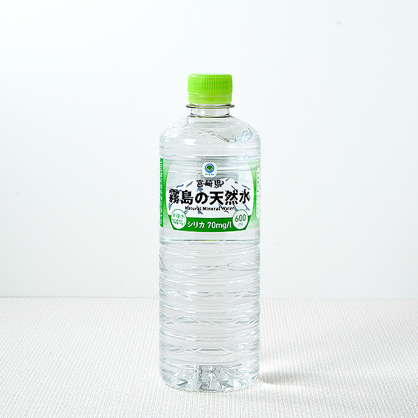 宮崎県霧島の天然水 600ml ドリンク 110円（税込118円） ファミリーマート FamilyMart