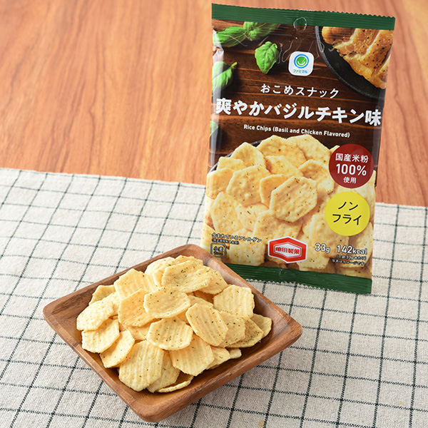 おこめスナック爽やかバジルチキン味 菓子 149円（税込160円） ファミリーマート FamilyMart
