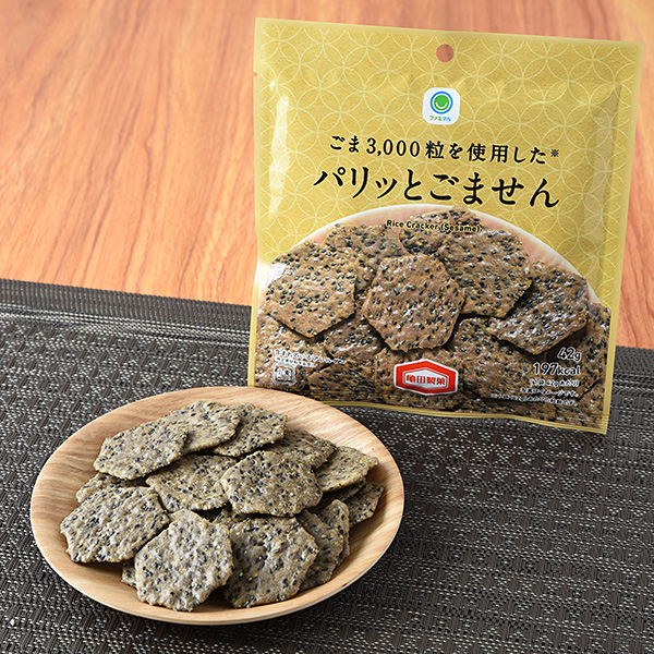 ごま3,000粒を使用したパリッとごません 菓子 153円（税込165円） ファミリーマート FamilyMart