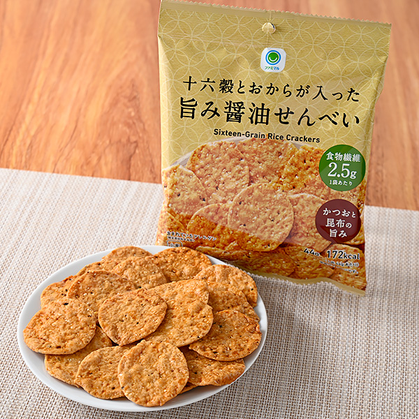 十六穀とおからが入った旨み醤油せんべい 菓子 128円（税込138円） ファミリーマート FamilyMart